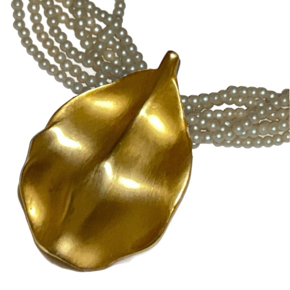 Necklace - Multi-strand Small Pearls with Gold Leaf Pendant - Picture 2 of 4